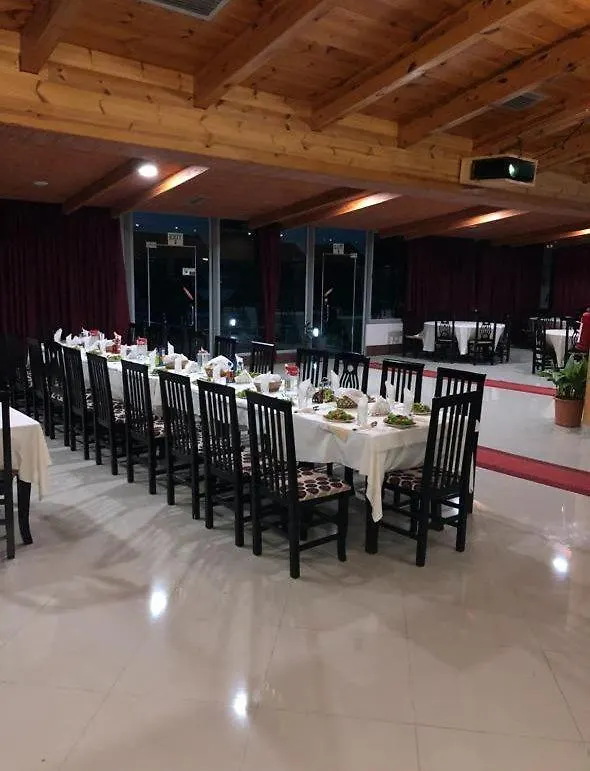 Hotel Bardhi Kuçovë 4*,  Albania